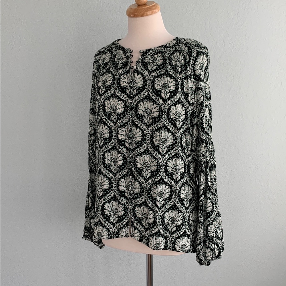 White House Black Market Crinkle Blouse - Picture 8 of 15